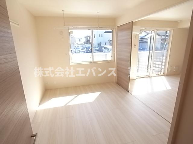 その他部屋・スペース　広くて明るい寝室