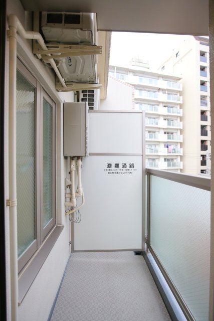 バルコニー　暖かな日差しのふりそそぐバルコニー