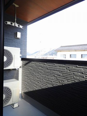 バルコニー　開放的で明るい空間を演出してくれるバルコニーです