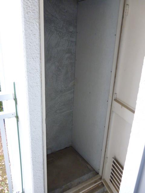 その他　ベランダになんと収納があります