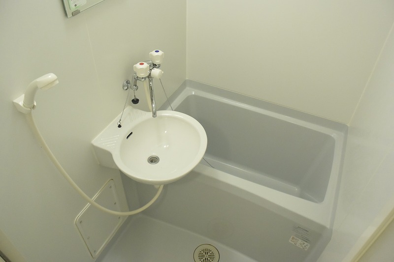 バス・シャワールーム　浴室乾燥機付きで雨の日も安心♪