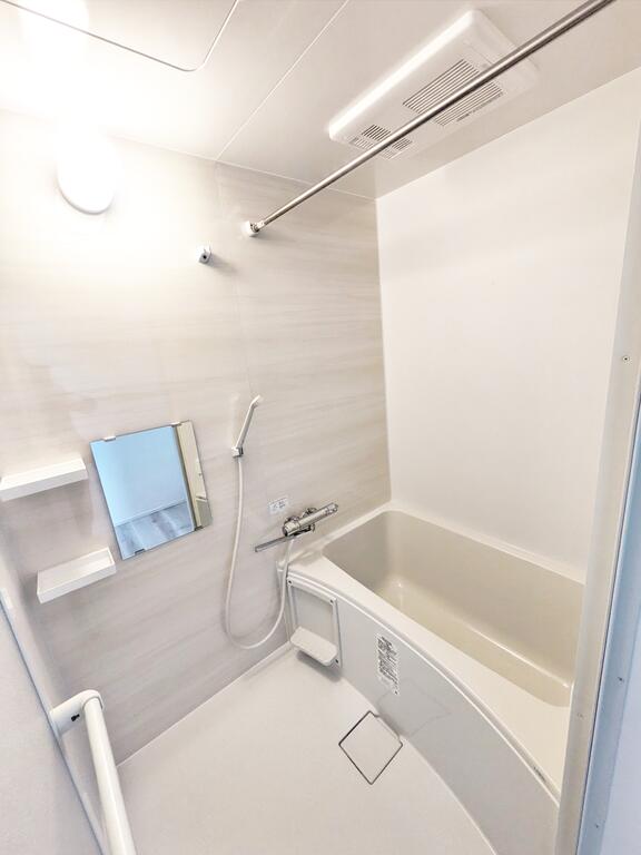 バス・シャワールーム　追い炊き完備・浴室乾燥完備