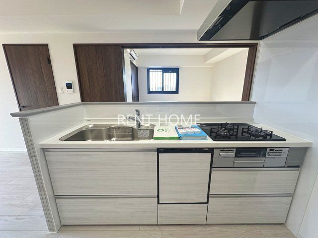 キッチン　3口ガスコンロのシステムキッチンです