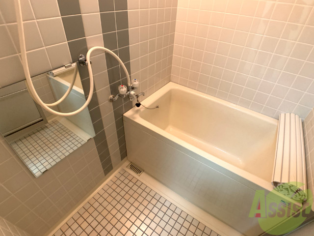 バス・シャワールーム　バスルームはこちらです。広々としてゆったり休めます。