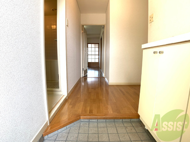 玄関　玄関の様子です。明るい印象ですね。気分もあがりそう。