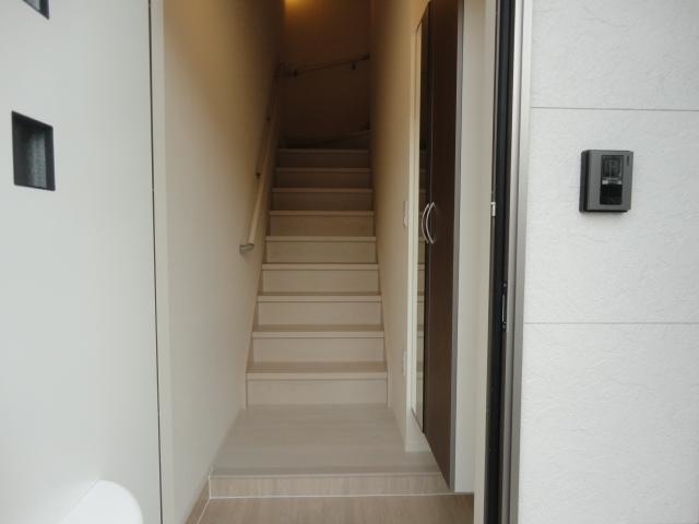 玄関　内階段、シューズボックス