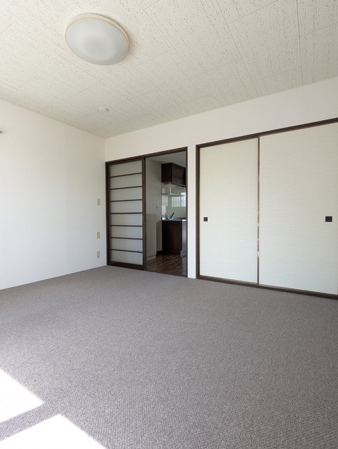 その他部屋・スペース　◆南西向き８帖の洋室◆