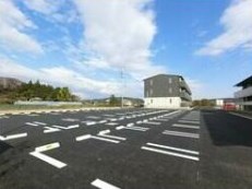 駐車場　こちらの物件はMODE不動産なら割引対象の１部屋です。