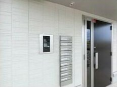 玄関　こちらの物件はMODE不動産なら割引対象の１部屋です。