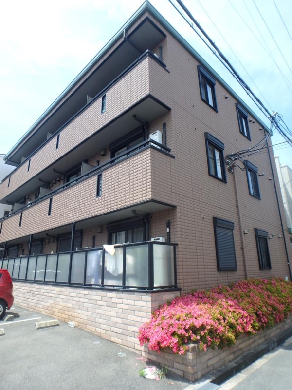 建物外観　南向きのバルコニー、陽ざしが気持ちいいですね♪