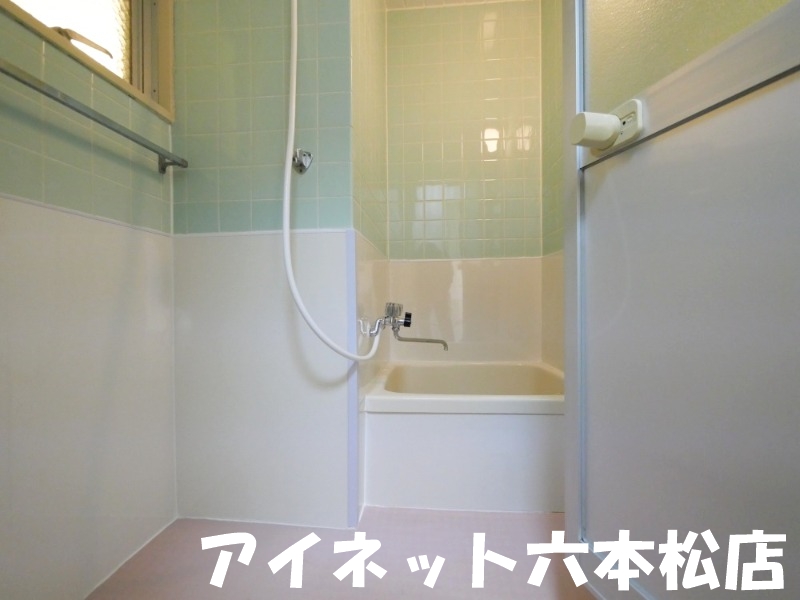 バス・シャワールーム　1日の疲れを流しましょう。