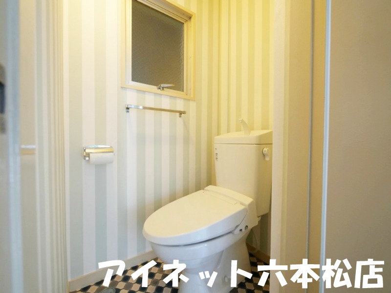 トイレ　清潔感のある空間です。