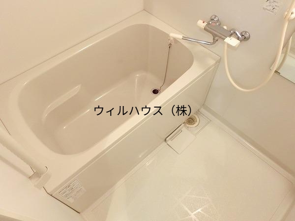 バス・シャワールーム　浴室乾燥機付きバス！