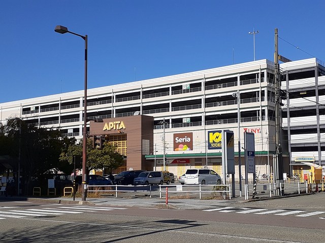 ショッピングセンター　アピタ金沢店（ショッピングセンター）まで551m