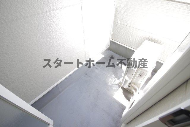 バルコニー　外からの目が気にならないバルコニーで洗濯物が干せます