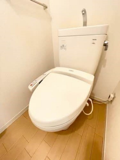 トイレ　※他号室の写真です
