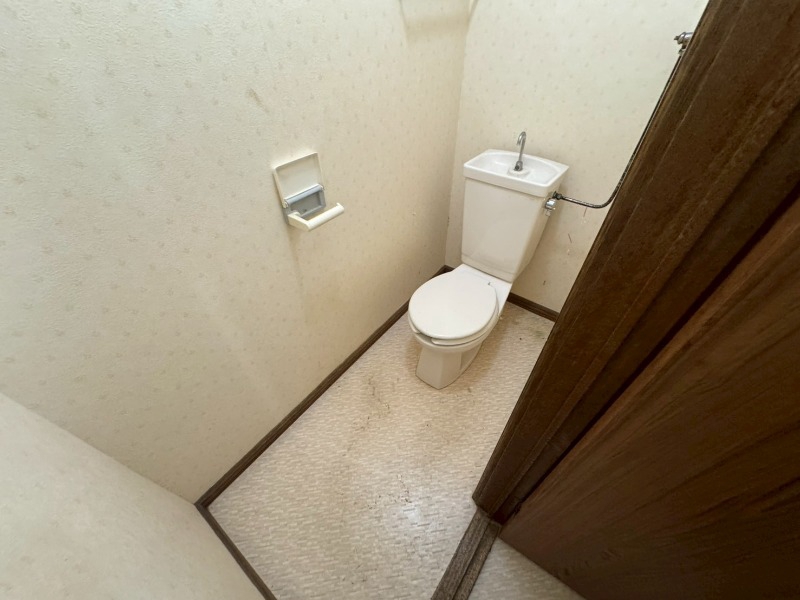 トイレ　こちらはトイレです。清潔感があり、安心して使用できます。