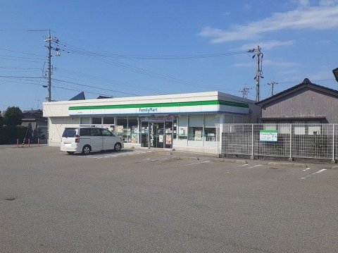 コンビニ　ファミリーマート 富山四方店（コンビニ）まで882m