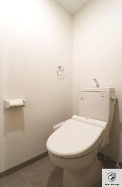 可児市 3階建 築19年のトイレ写真