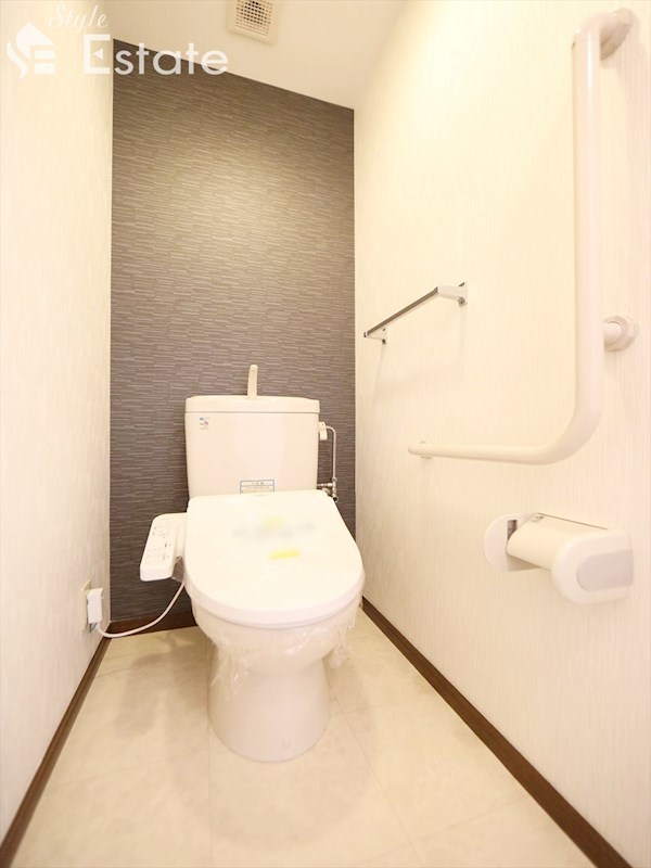 地下鉄東山線 本郷駅 徒歩3分 4階建 築26年のトイレ写真