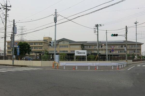 【筑西市小川のマンションの中学校】