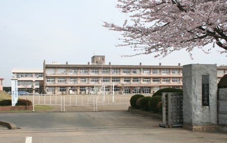 【筑西市小川のマンションの小学校】