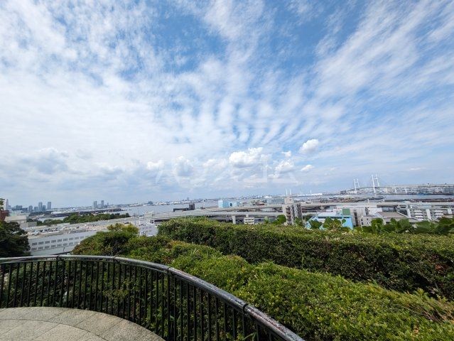 【横浜市中区麦田町のマンションの公園】