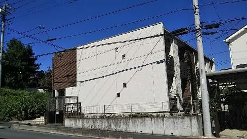 東松山市大字宮鼻のアパートの建物外観