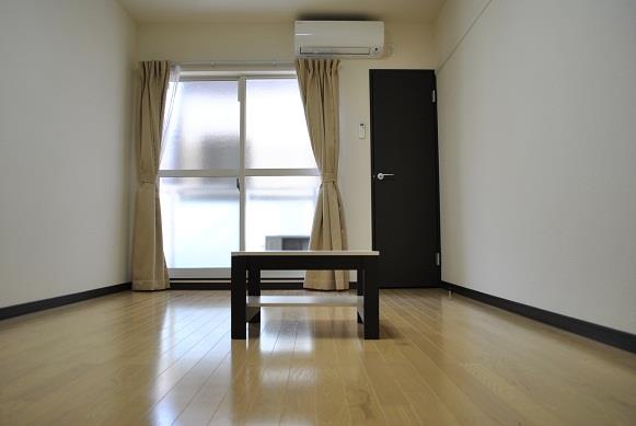 居室・リビング　同タイプ室内。