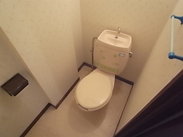 【神戸市灘区高尾通のアパートのトイレ】