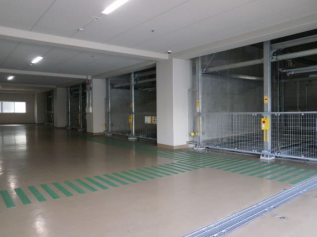 【長岡市柳原町のマンションの駐車場】