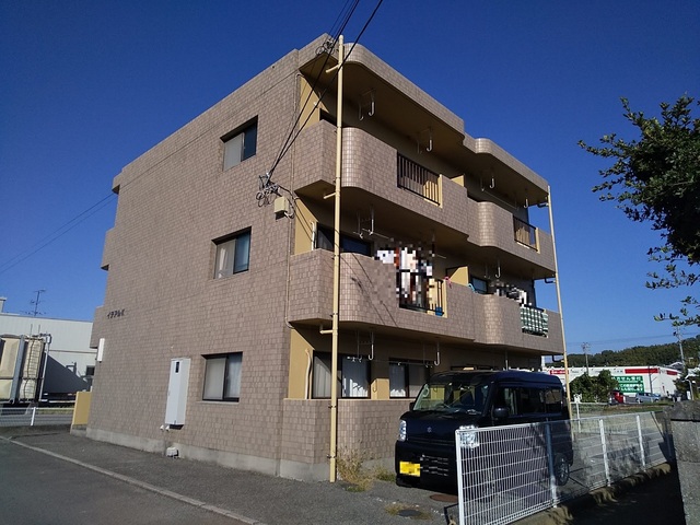 松山市別府町のマンションの建物外観