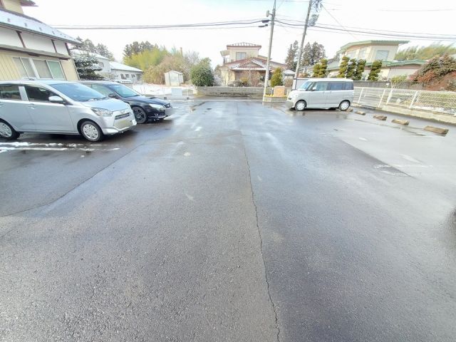 【角田市梶賀のアパートの駐車場】