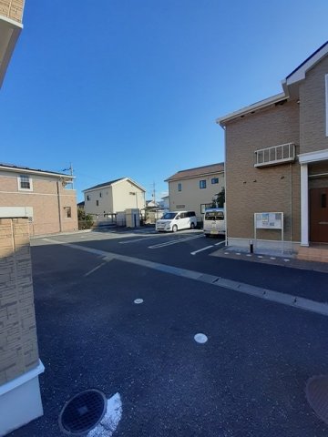 【富岡市中高瀬のアパートの駐車場】