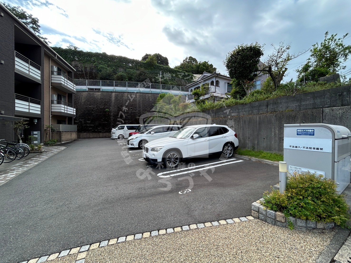 【鹿児島市南郡元町のマンションの駐車場】