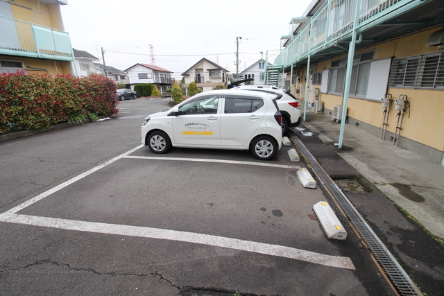 【グリーンビューハウスB棟の駐車場】