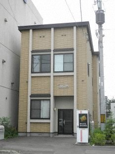 札幌市中央区南十四条西のアパートの建物外観