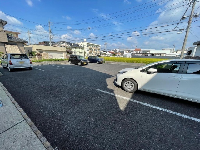 【エクセレント若宮　Ａ棟の駐車場】