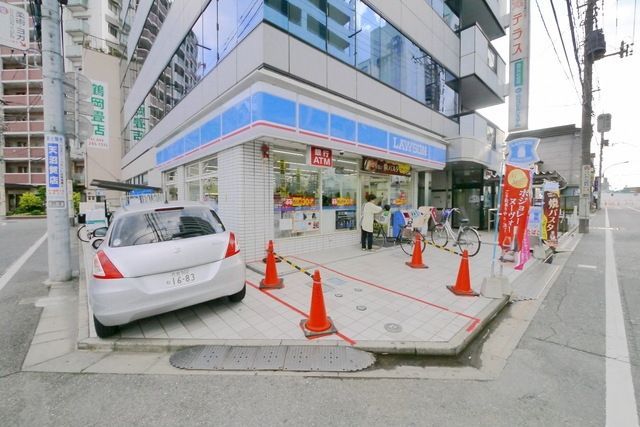 【川越市菅原町のマンションのコンビニ】