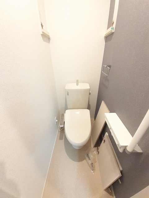 トイレ　温水洗浄便座付き