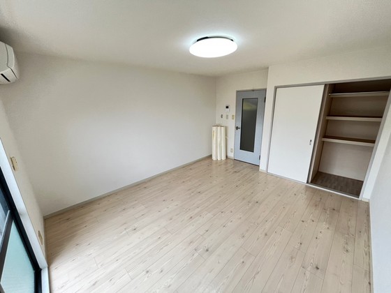 居室・リビング　※別部屋の写真です