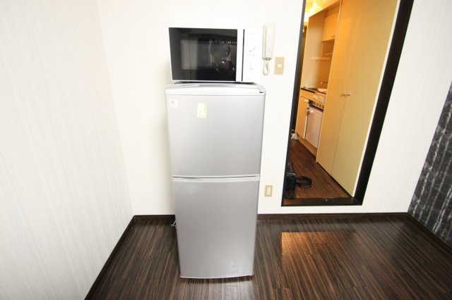 その他設備　電子レンジ、２ドア冷蔵庫