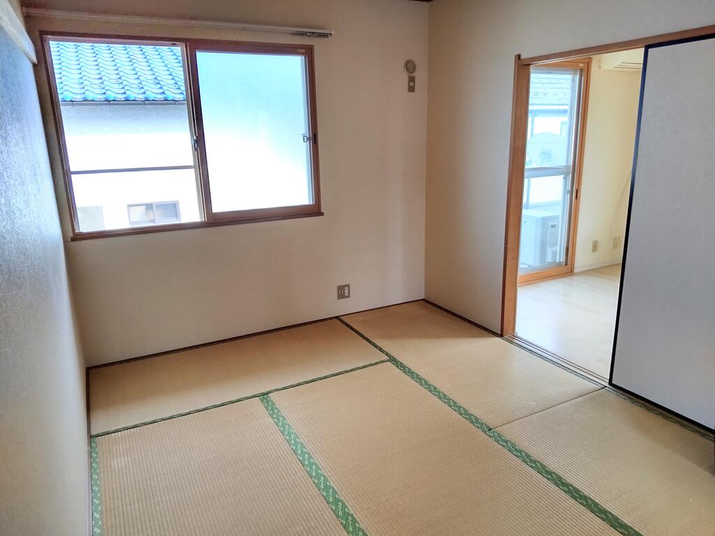 居室・リビング　南面２室で採光良好（和室６帖）
