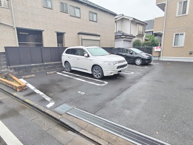 駐車場　★敷地内駐車場★（空き状況・使用料等詳細はご確認下さい）