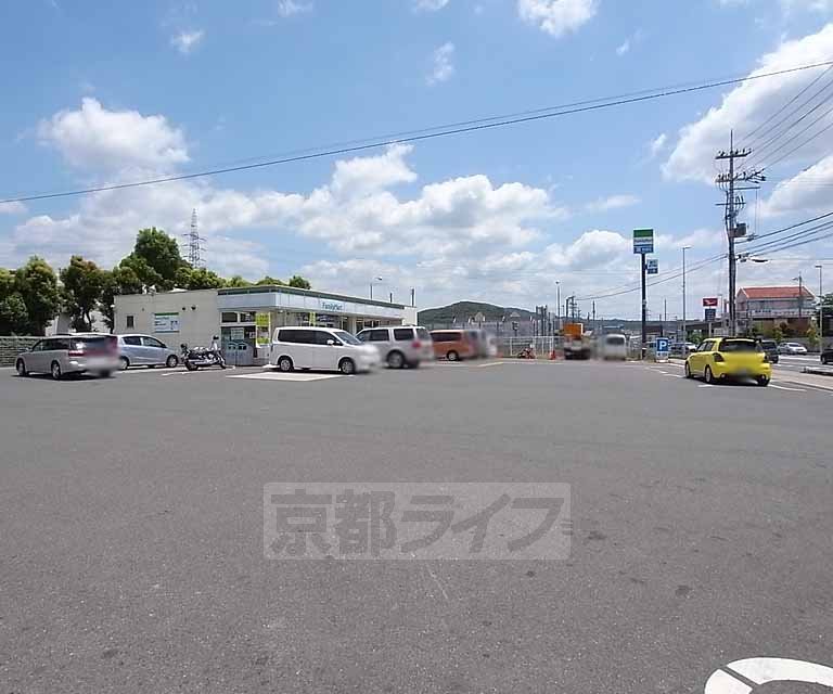 コンビニ　ファミリーマート宇治東インター店（コンビニ）まで512m