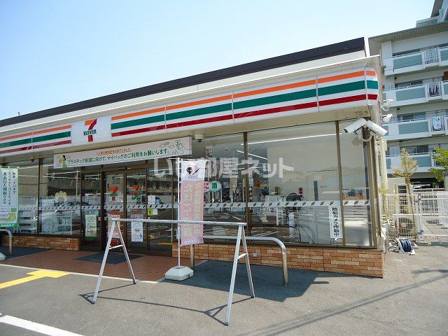 コンビニ　セブンイレブン　八幡垣内山店（コンビニ）まで1131m
