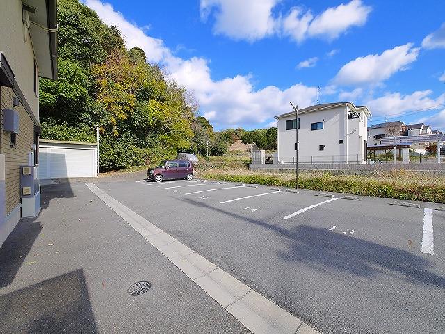 駐車場　駐車場に車を止められます