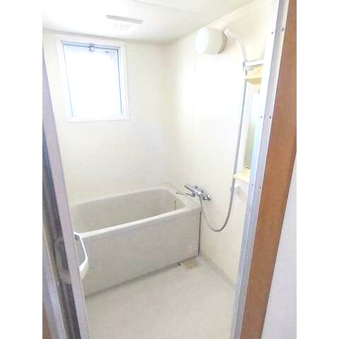 バス・シャワールーム　清潔感のあるお風呂です♪