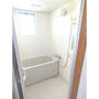 バス・シャワールーム　清潔感のあるお風呂です♪