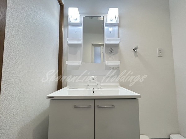 洗面設備　掃除のしやすい洗髪洗面台です♪